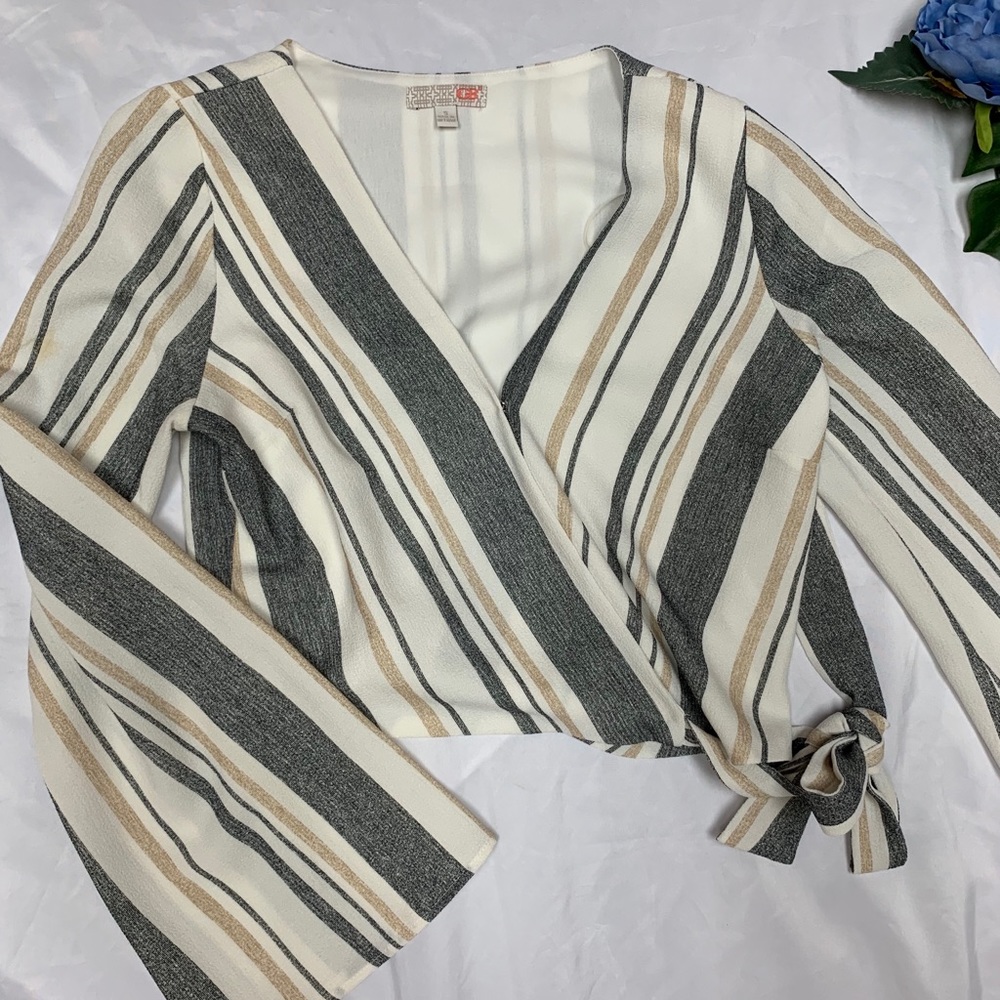 Gianni Bini bell sleeve wrap top